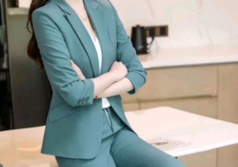 Merk Blazer Wanita dari Perancang Asia yang Wajib Anda Miliki